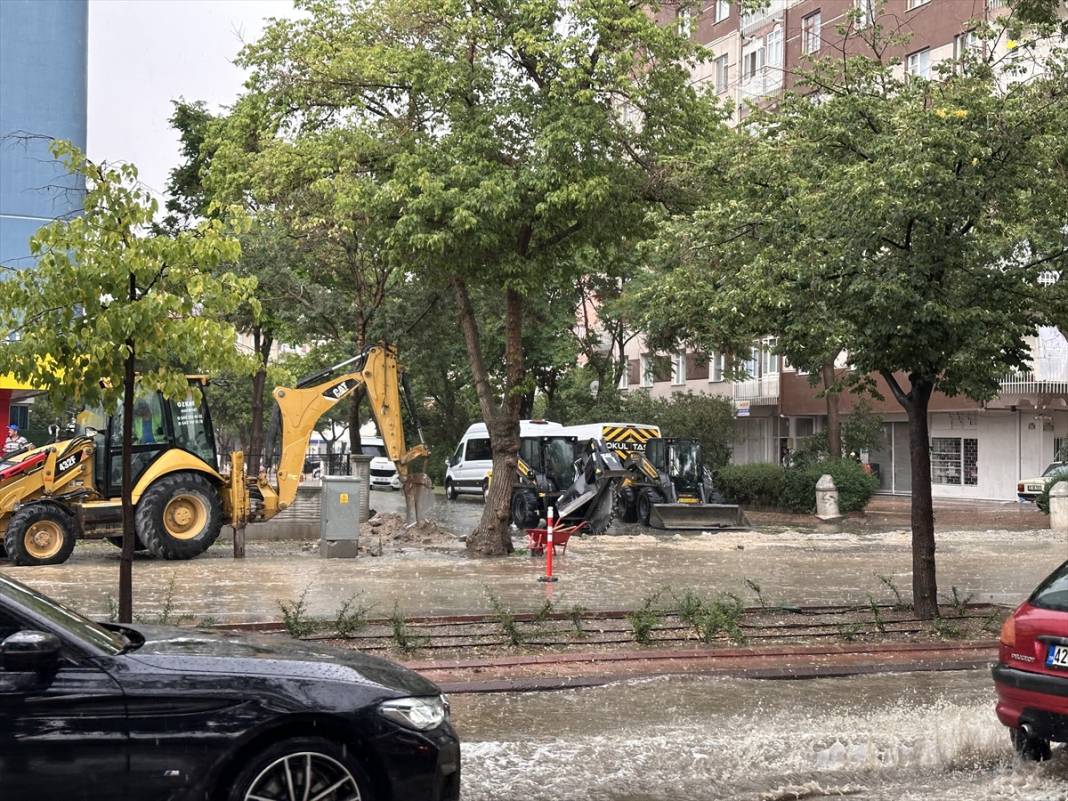 Tahminciler 4 gün, Meteoroloji saatler kala uyarmıştı! Konya’da tarihe geçecek yağış 1